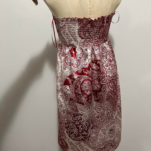 Burgundy and white paisley print halter dress - Picture 3 of 5